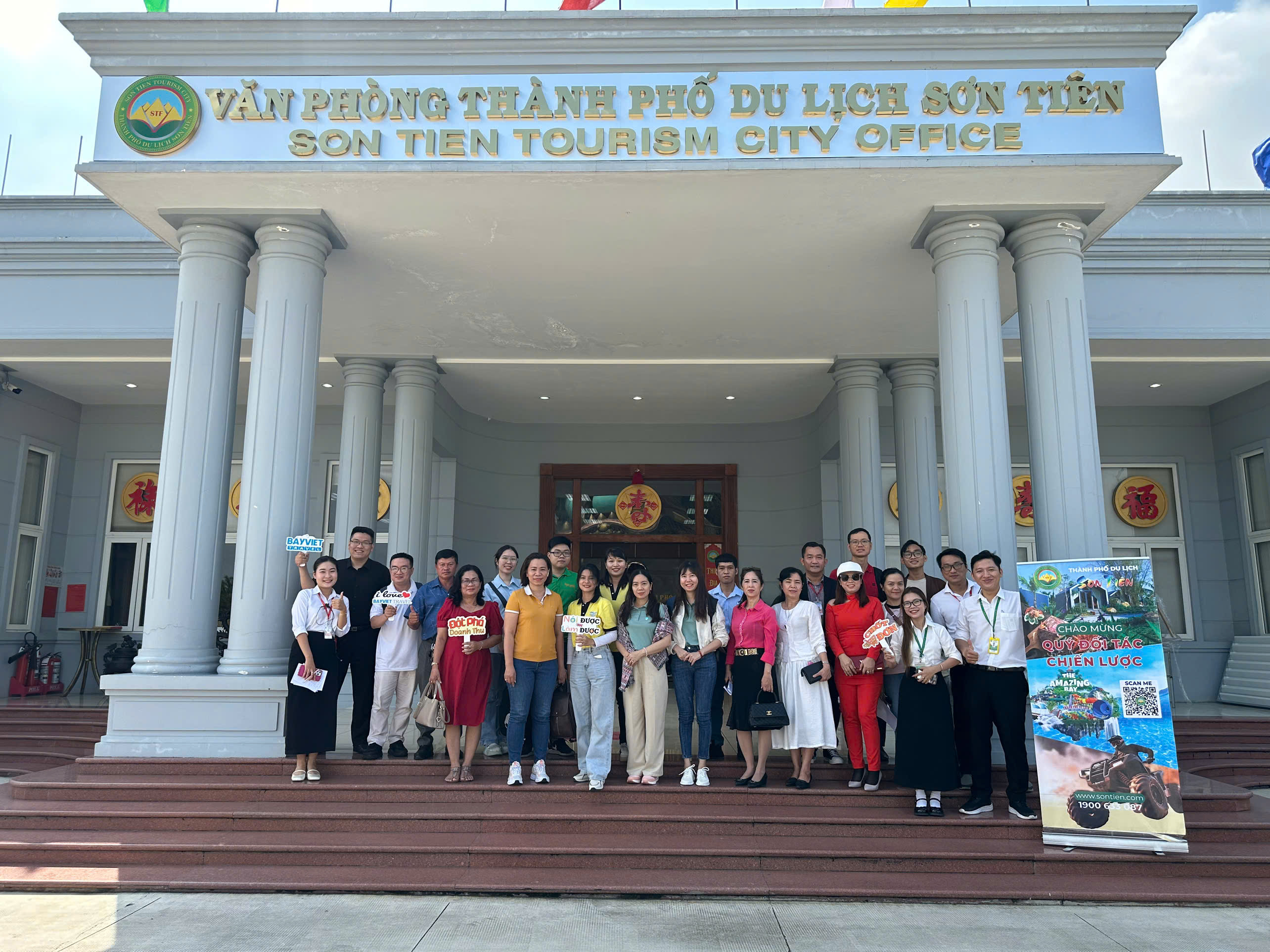 Đoàn FarmTrip - Khám Phá Trải Nghiệm dịch vụ tại Thành Phố Du Lịch Sơn Tiên