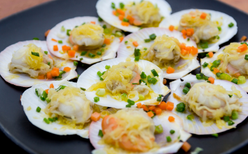 Baked Scallop with Cheese and Tobiko